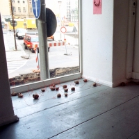 Exhibition view, Blut & Blumen